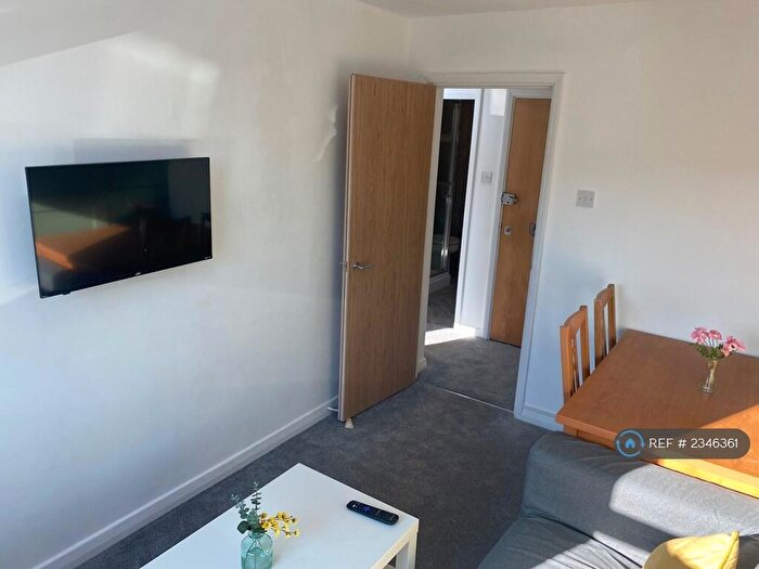 2 Bedroom Flat To Rent In Orchard House, Winchester, SO22