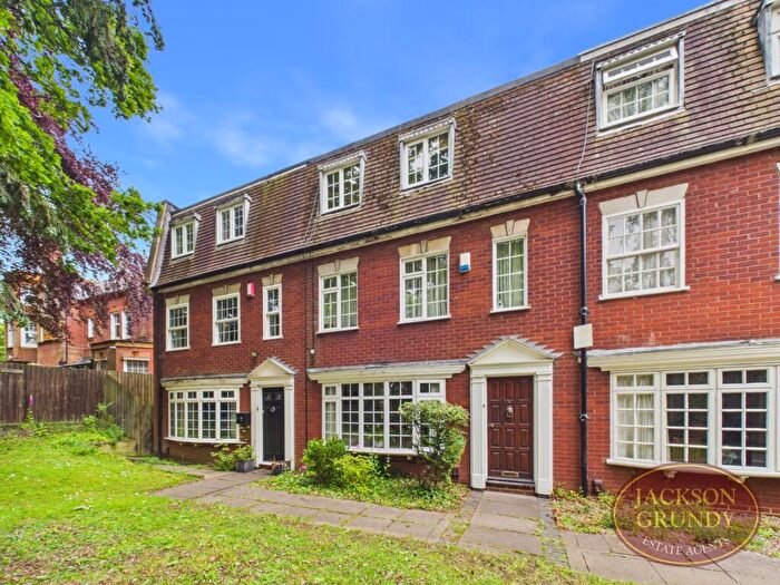 4 Bedroom Terraced House For Sale In Harlestone Road, Northampton, NN5