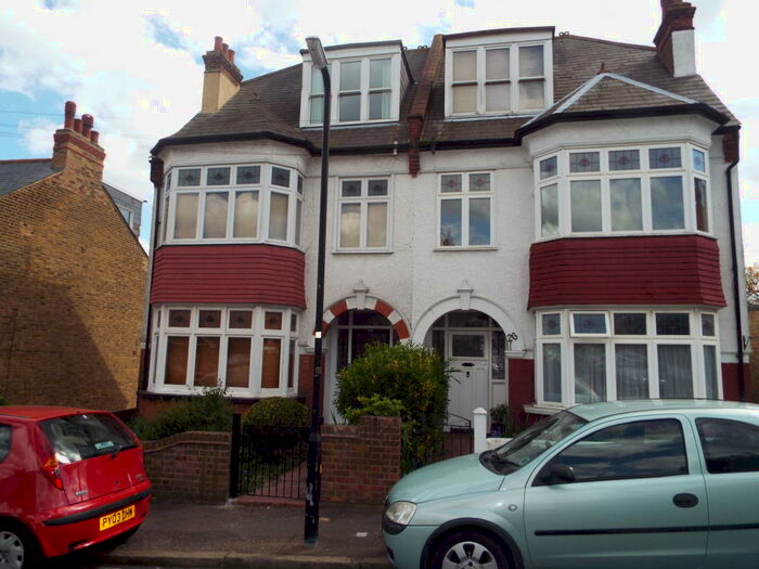 1 Bedroom Flat To Rent In Queens Road, Leigh-on-Sea, SS9