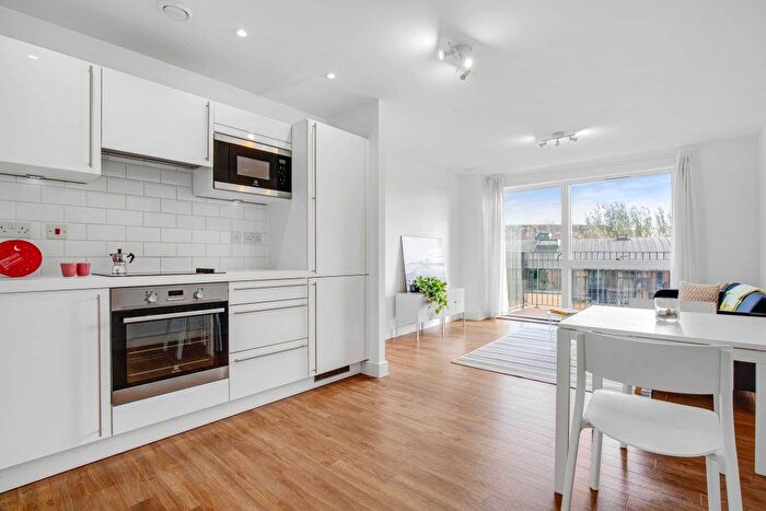 2 Bedroom Flat To Rent In Carney Place, Brixton, SW9