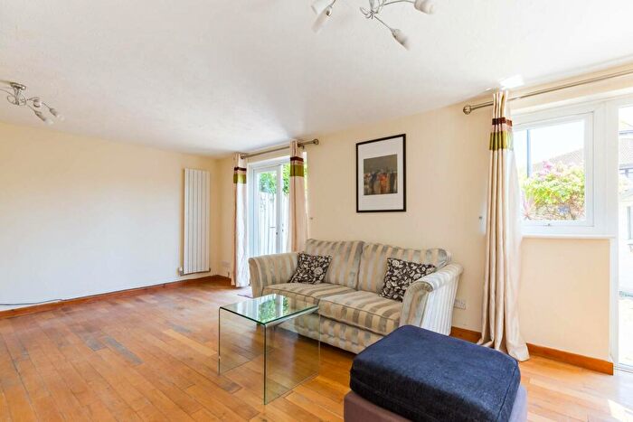 3 Bedroom House To Rent In Friars Mead, Isle Of Dogs, London, E14