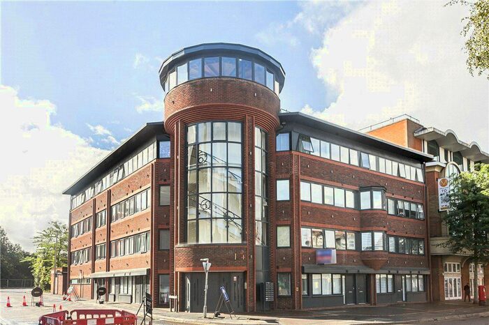 1 Bedroom Flat To Rent In Goldsworth Road, Woking, Surrey, GU21