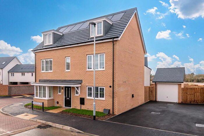 5 Bedroom Detached House For Sale In Royal Gardens, Wixams, MK45