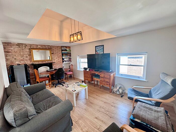 2 Bedroom Flat To Rent In A Hounds Gate, Nottingham, NG1