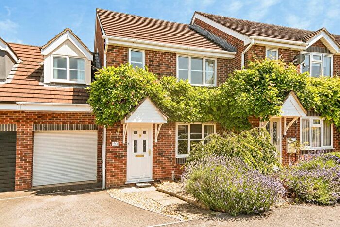3 Bedroom Link Detached House For Sale In Park Close, Calne, SN11