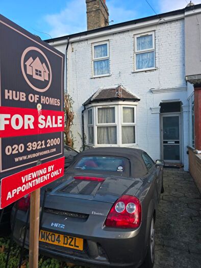 3 Bedroom Terraced House For Sale In Bed Family Homes For Sale, E7