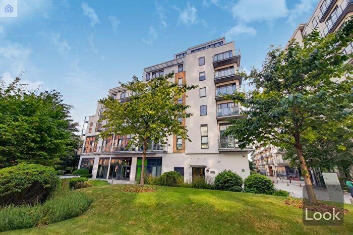 2 Bedroom Apartment To Rent In Seven Sea Gardens, Bow, E3