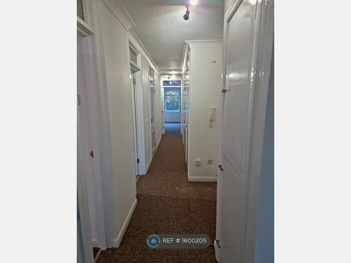 2 Bedroom Flat To Rent In Hamble Court, Bournemouth, BH1