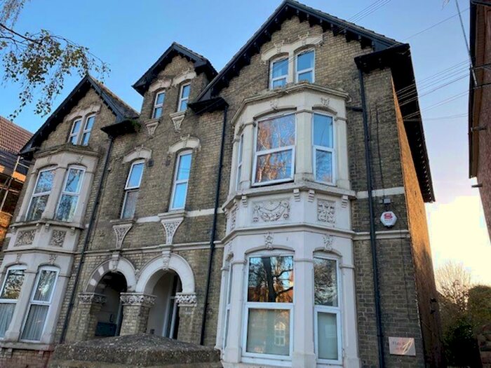 1 Bedroom Flat To Rent In Clapham Road, Bedford, MK41