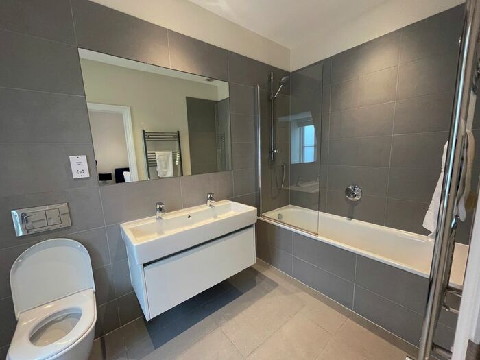 2 Bedroom Flat To Rent In Hamlet Gardens, Hammersmith, London, W6