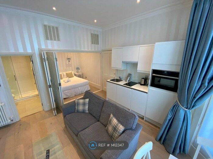 Studio To Rent In Elsham Road, London, W14