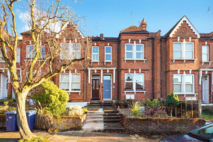 2 Bedroom Flat For Sale In Gordon Road, London, N3