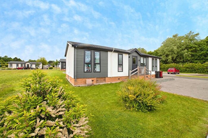 2 Bedroom Park Home For Sale In Mickley Lane, Stretton, Alfreton, DE55