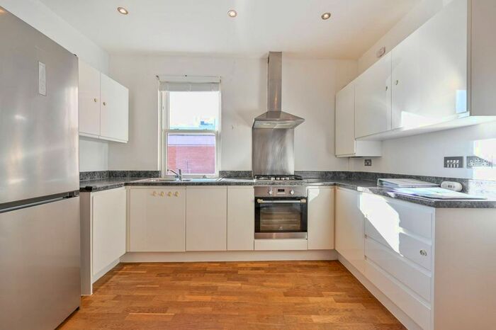 2 Bedroom Flat To Rent In North Street, Guildford, Guildford, GU1