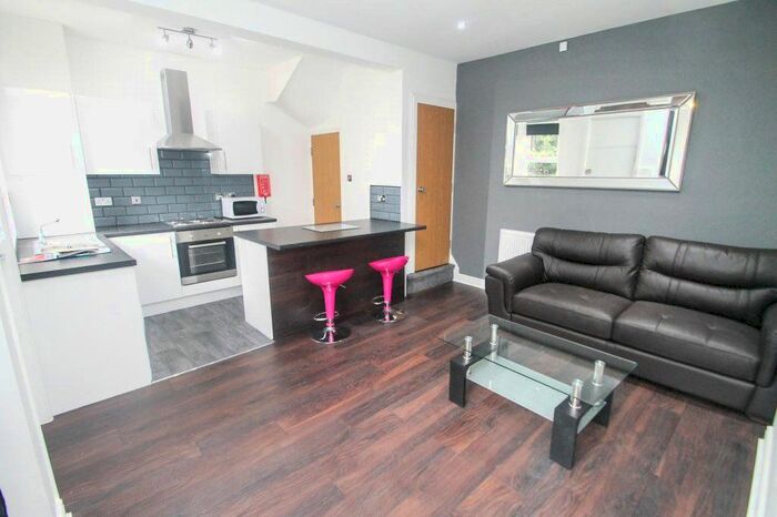 1 Bedroom Flat To Rent In Aristotle Road, Clapham North, London, SW4