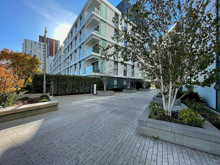 2 Bedroom Flat To Rent In Wandsworth Road, London, SW8