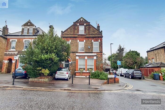 2 Bedroom Flat To Rent In Station Road, Winchmore Hill, N21