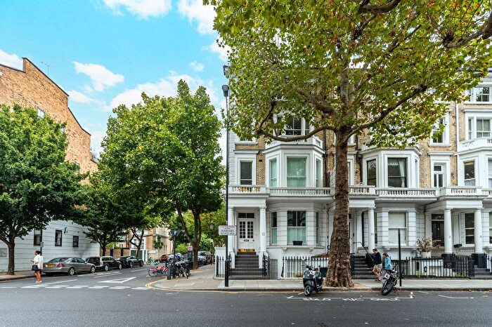 3 Bedroom Flat To Rent In Marloes Road, South Kensington, London, W8