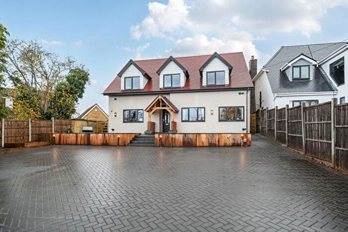 4 Bedroom Detached House For Sale In Kempshott Lane, Basingstoke, RG22