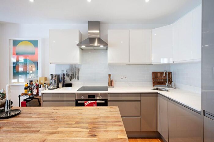 2 Bedroom Flat For Sale In Umberston Street, Aldgate, London, E1