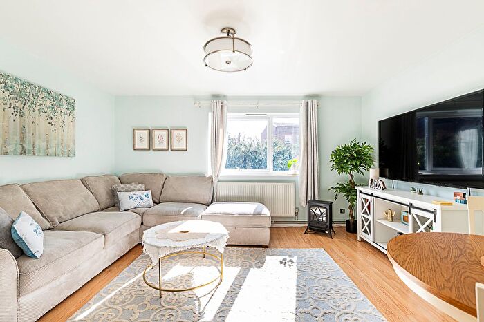 2 Bedroom Flat To Rent In Henfield Road, London, SW19