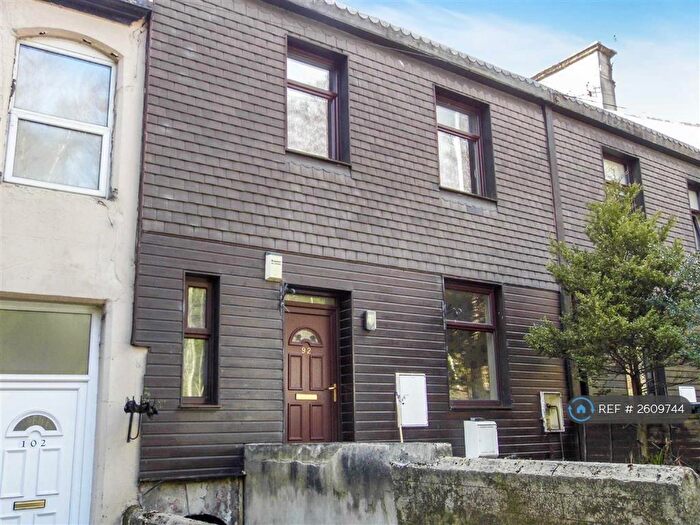 2 Bedroom Terraced House To Rent In Gledholt Bank, Huddersfield, HD1