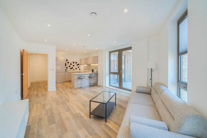 2 Bedroom Flat To Rent In The Grange, London, SE1