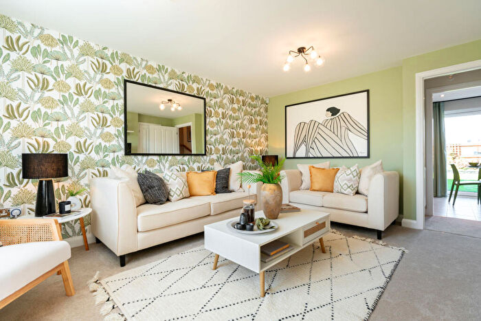 3 Bedroom End Of Terrace House For Sale In Northampton Road, Wellingborough, Northamptonshire, NN8