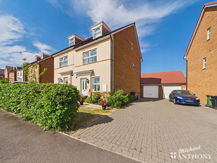 4 Bedroom Town House For Sale In Briggington Way, Leighton Buzzard, LU7
