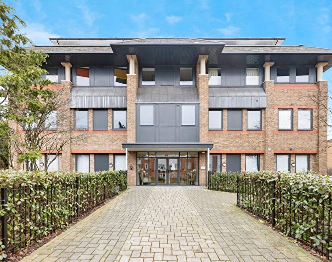 1 Bedroom Flat For Sale In Aldenham Road, Bushey, WD23