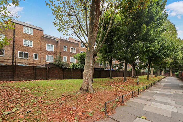 3 Bedroom Flat To Rent In Fairfoot Road, London, E3