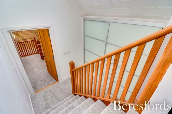 2 Bedroom Duplex For Sale In Myers Court, The Galleries, CM14