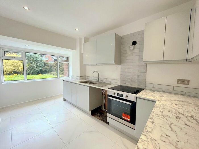 2 Bedroom Detached Bungalow To Rent In Hawthorne Drive, Worsley, M28