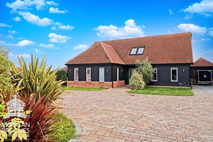 4 Bedroom Detached House To Rent In Woodham Road, Battlesbridge, Wickford, SS11