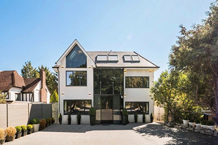 5 Bedroom Detached House To Rent In Waggon Road, Barnet, EN4