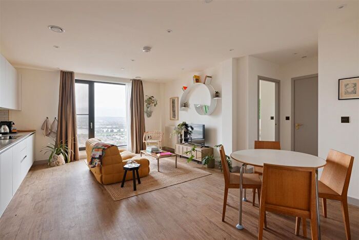 1 Bedroom Flat To Rent In Selbourne Road, Walthamstow, E17