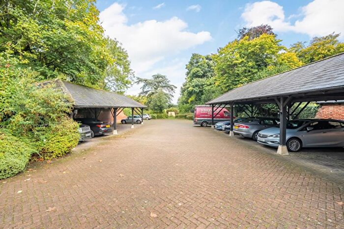 2 Bedroom Flat For Sale In Daceberry Court, Henley-On-Thames, RG9