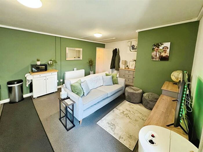 1 Bedroom Flat To Rent In West Street, Sheerness, ME12