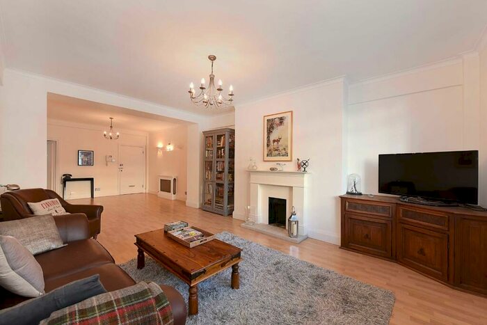 2 Bedroom Apartment To Rent In St James Close, Prince Albert Road, St John's Wood, London, NW8