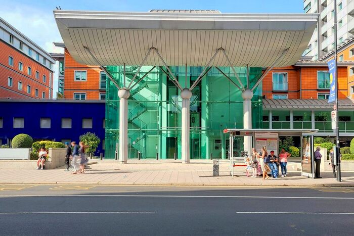 3 Bedroom Flat To Rent In The Perspective, Waterloo, London, SE1