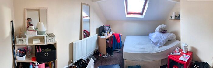 6 Bedroom Detached House To Rent In Regent Park Avenue, Leeds, LS6