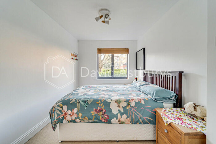 3 Bedroom Flat To Rent In Tollington Way, Holloway, London, N7