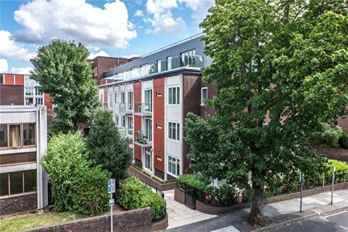 2 Bedroom Flat For Sale In Berwick House, Orpington, Kent, BR6