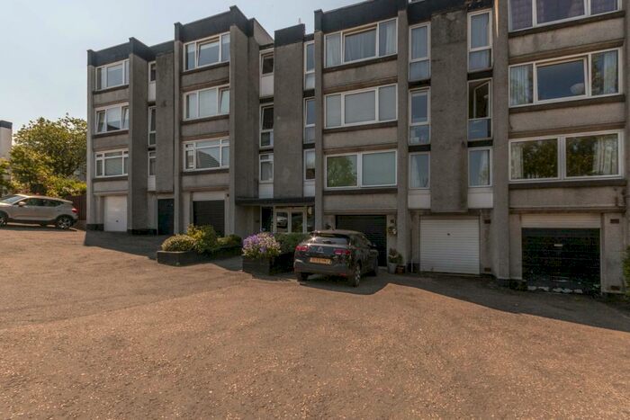 Flat To Rent In Craigmount Court Edinburgh United Kingdom, EH4