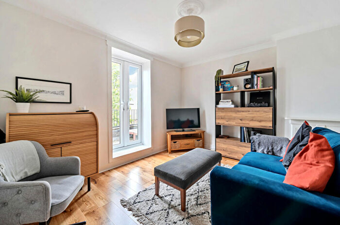 3 Bedroom Terraced House For Sale In Clifton Road, Winchester, Hampshire, SO22