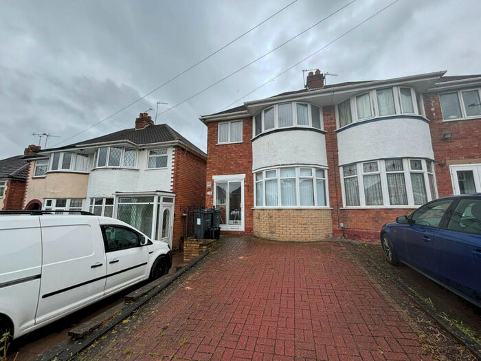 3 Bedroom Semi-Detached House To Rent In Trysull Avenue, Sheldon, B26