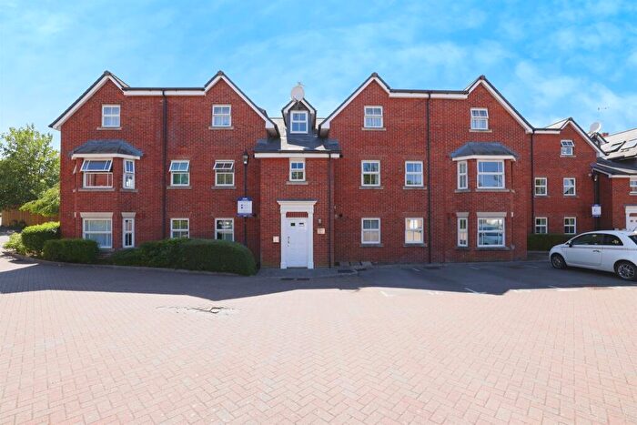 2 Bedroom Flat For Sale In Spire View, Salisbury, SP2