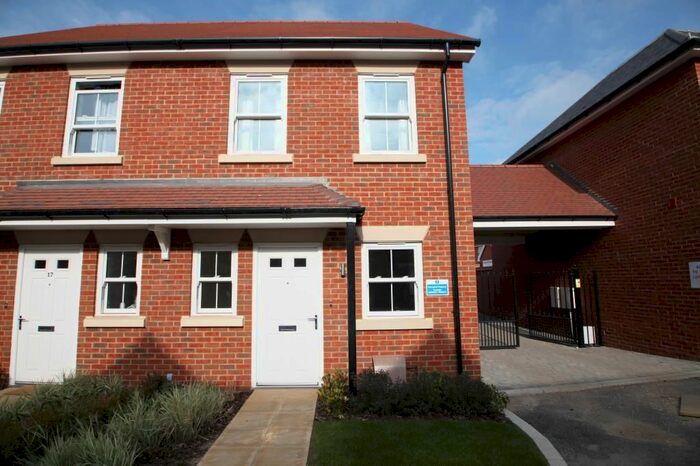 2 Bedroom End Of Terrace House To Rent In Haden Square, Reading, Berkshire, RG1