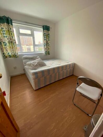 3 Bedroom Flat To Rent In Bruce Road, London E3