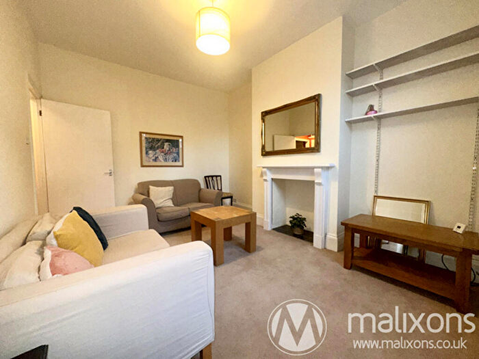 2 Bedroom Flat To Rent In St. John's Hill, London, SW11
